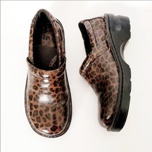 BOC Born Cheetah Leopard Brown Nursing Clogs 7